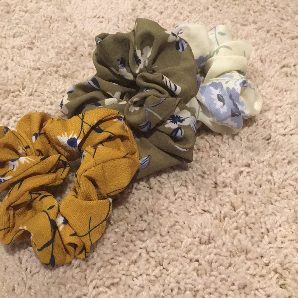 3 Scrunchies